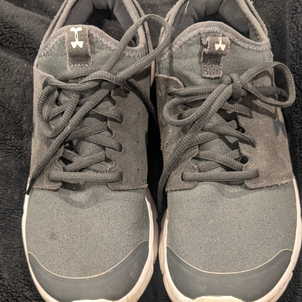 UNDER ARMOUR men's sz 9.5 sneakers